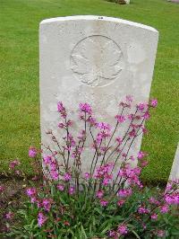 Etaples Military Cemetery - McCoombs, Lester Lionel